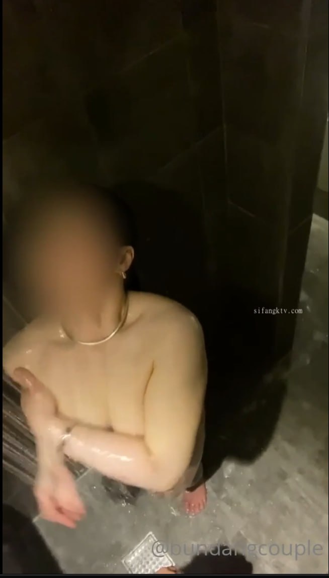 后备情人爽！眼镜母狗像八爪鱼一样抱着我